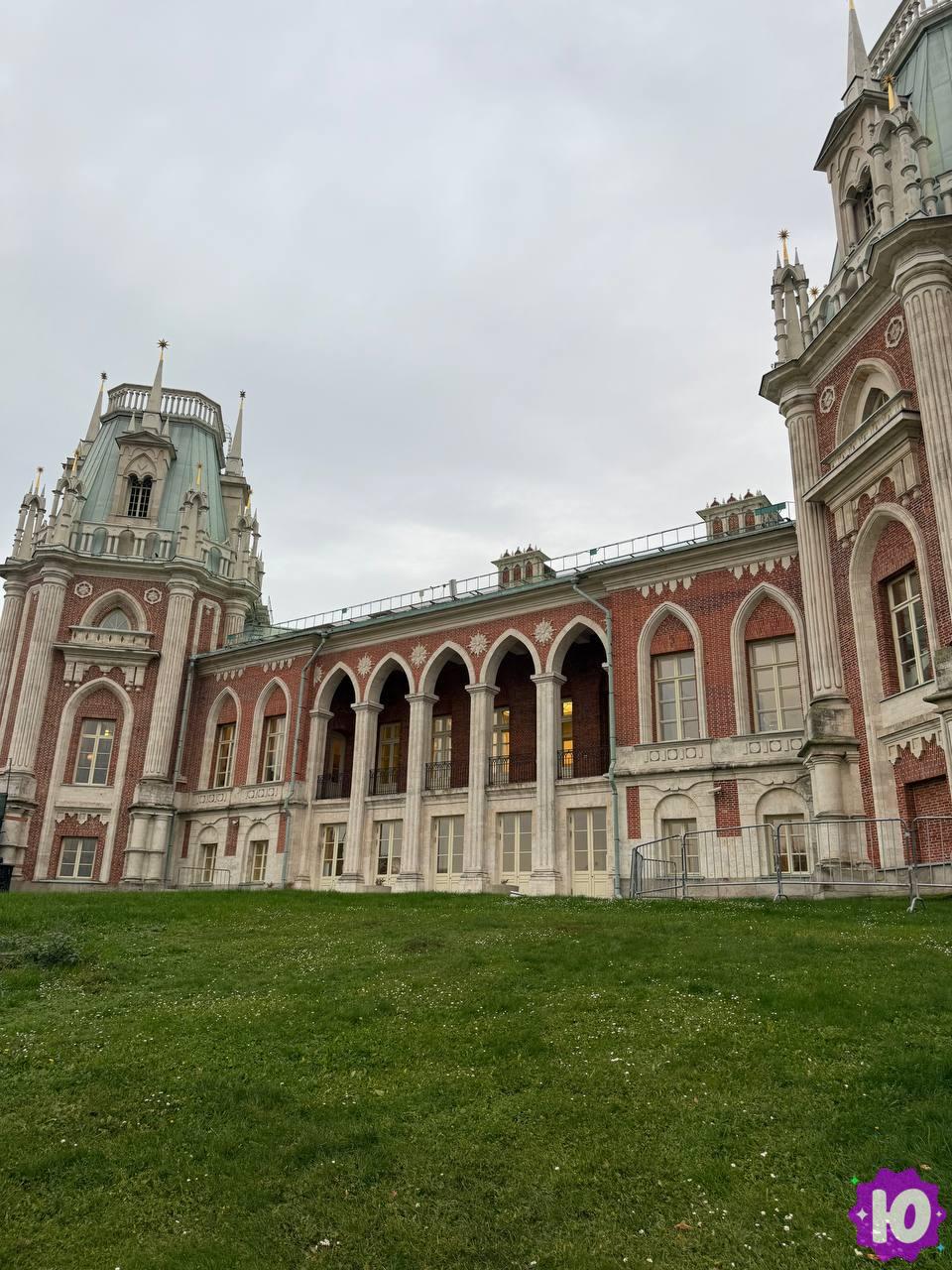 Дворец Царицыно снаружи