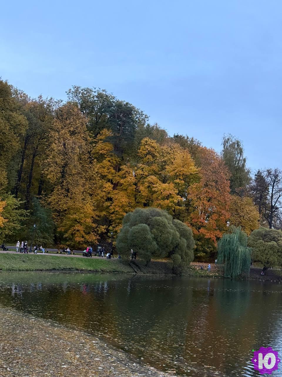 Озеро в Музее-Заповеднике Царицыно осенью